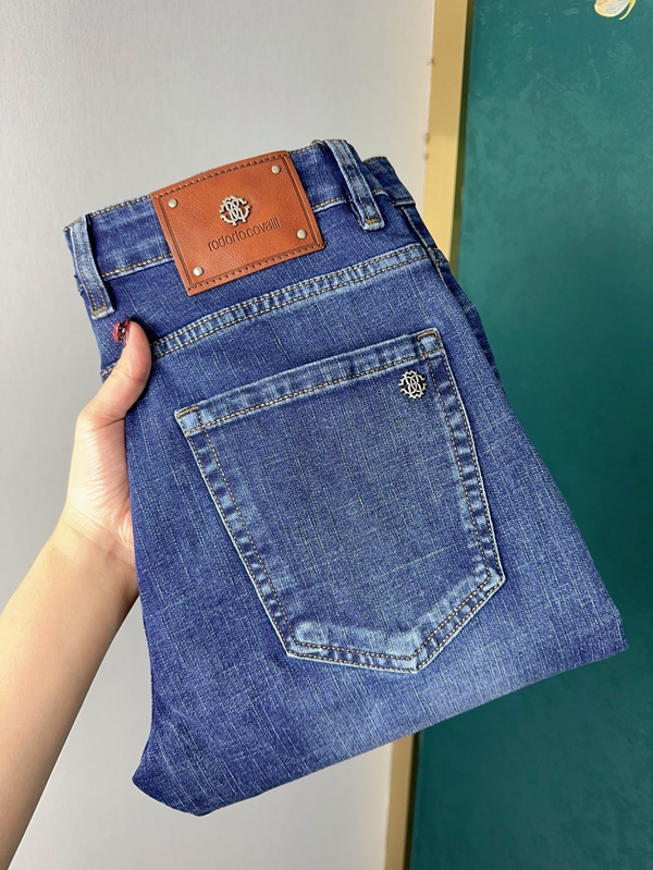 ブランドジーンズ正面デザイン